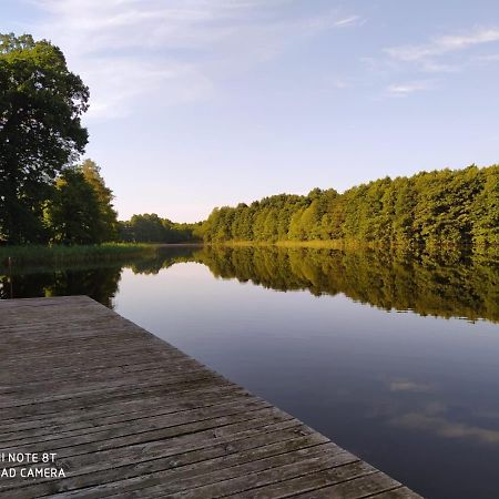 Dwor Nad Jeziorem W Bieniaszach Bed & Breakfast Milakowo Exterior photo