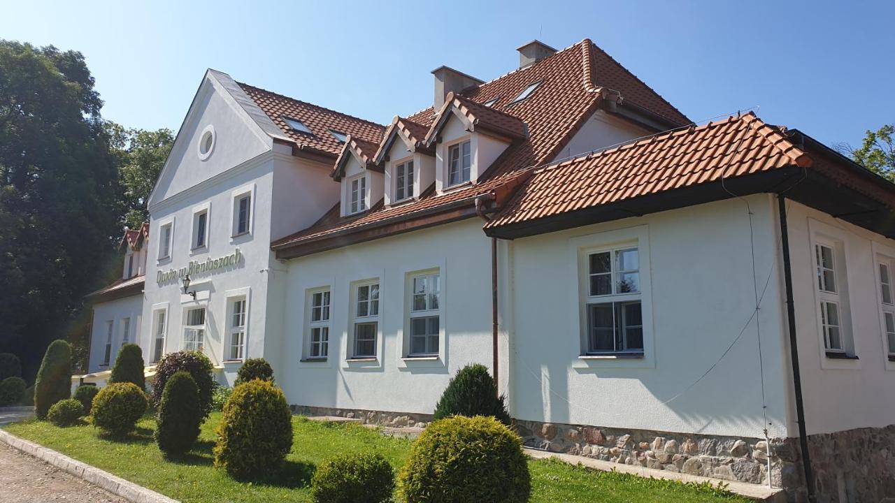 Dwor Nad Jeziorem W Bieniaszach Bed & Breakfast Milakowo Exterior photo