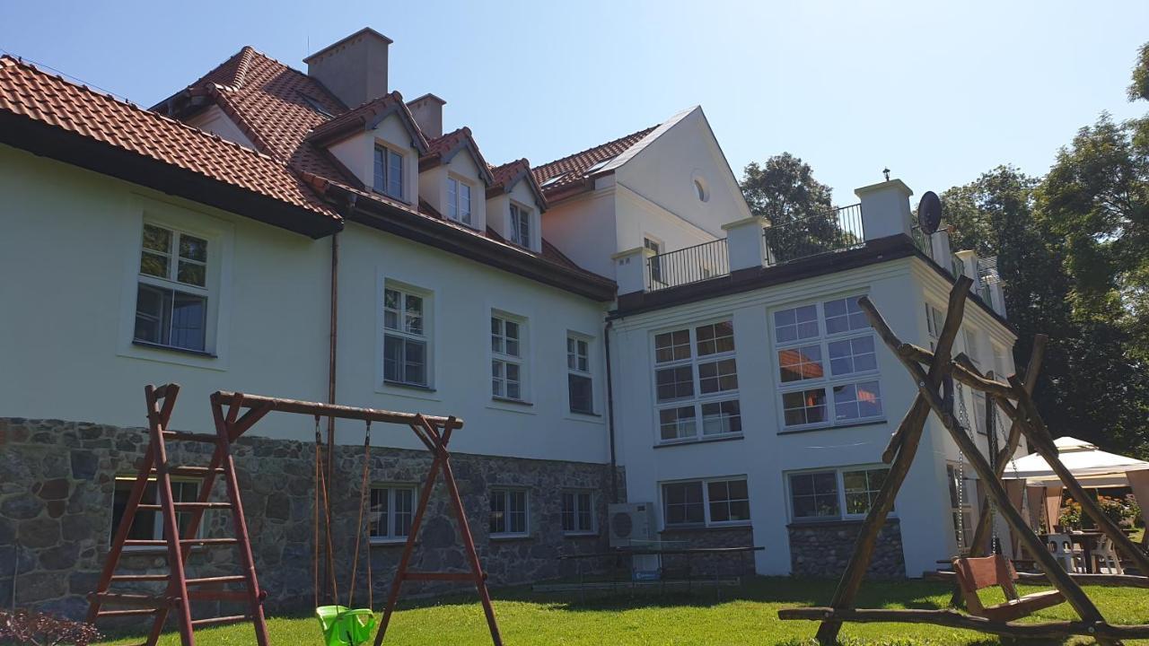 Dwor Nad Jeziorem W Bieniaszach Bed & Breakfast Milakowo Exterior photo